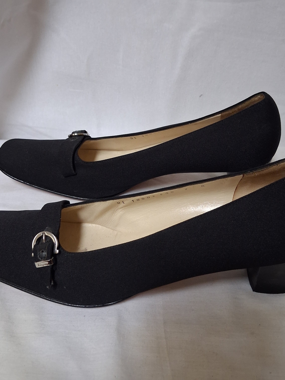 Salvatore Ferragamo Boutique Black Fabric Buckle Block Heel Pumps Made in Italy - Picture 2 of 11